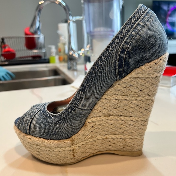 Beautiful Gianmarco Lorenzi denim and lace wedges - Picture 4 of 9